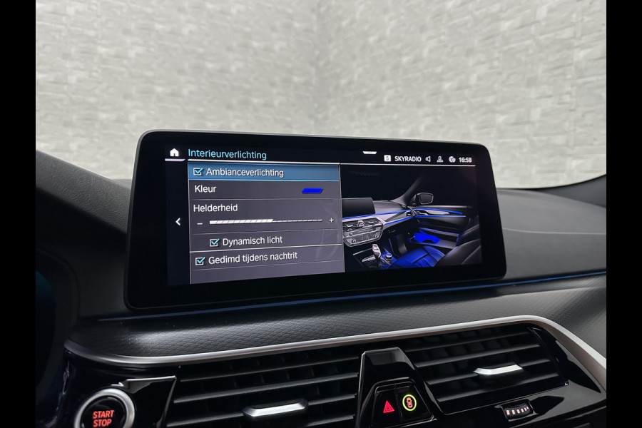 BMW 5 Serie Touring 530e M-Sport | Panorama | 360 Camera | ACC | Harman-Kardon | Trekhaak | Keyless-Entry | Leder | Rij-Assist Pro | 19'' | Sfeerverlichting | Carplay | LED | Zonwering | Standkachel | Draadloos Laden | Dealer onderhouden |