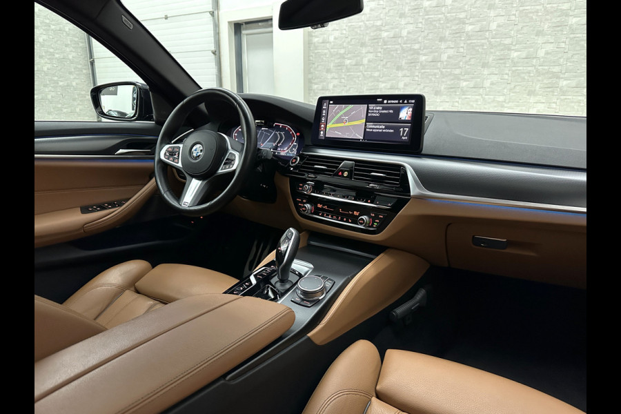 BMW 5 Serie Touring 530e M-Sport | Panorama | 360 Camera | ACC | Harman-Kardon | Trekhaak | Keyless-Entry | Leder | Rij-Assist Pro | 19'' | Sfeerverlichting | Carplay | LED | Zonwering | Standkachel | Draadloos Laden | Dealer onderhouden |