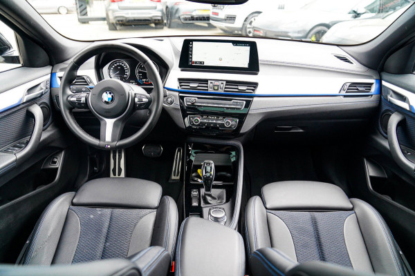 BMW X2 XDrive20i High Executive | Stoelverwarming | Panorama | Head Up Display | M Sport onderstel | M Sport pakket