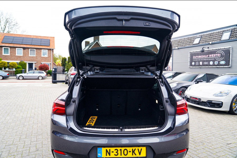 BMW X2 XDrive20i High Executive | Stoelverwarming | Panorama | Head Up Display | M Sport onderstel | M Sport pakket