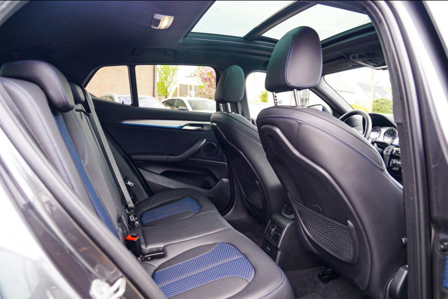BMW X2 XDrive20i High Executive | Stoelverwarming | Panorama | Head Up Display | M Sport onderstel | M Sport pakket