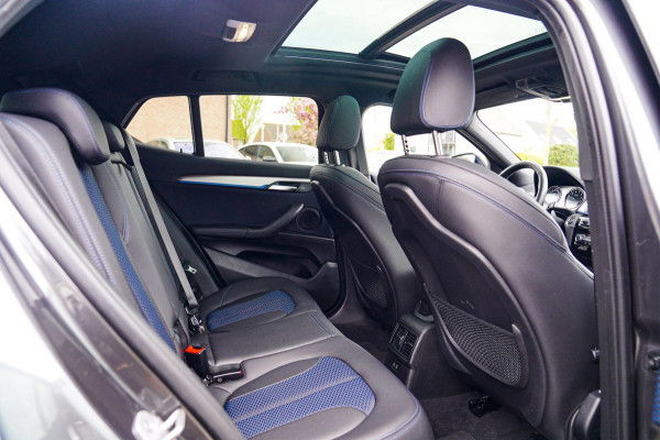 BMW X2 XDrive20i High Executive | Stoelverwarming | Panorama | Head Up Display | M Sport onderstel | M Sport pakket