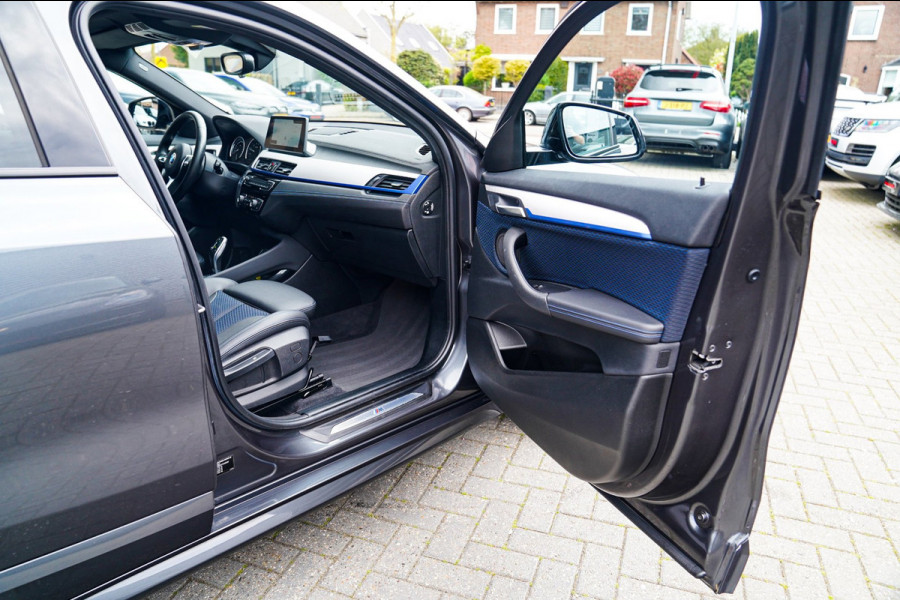 BMW X2 XDrive20i High Executive | Stoelverwarming | Panorama | Head Up Display | M Sport onderstel | M Sport pakket