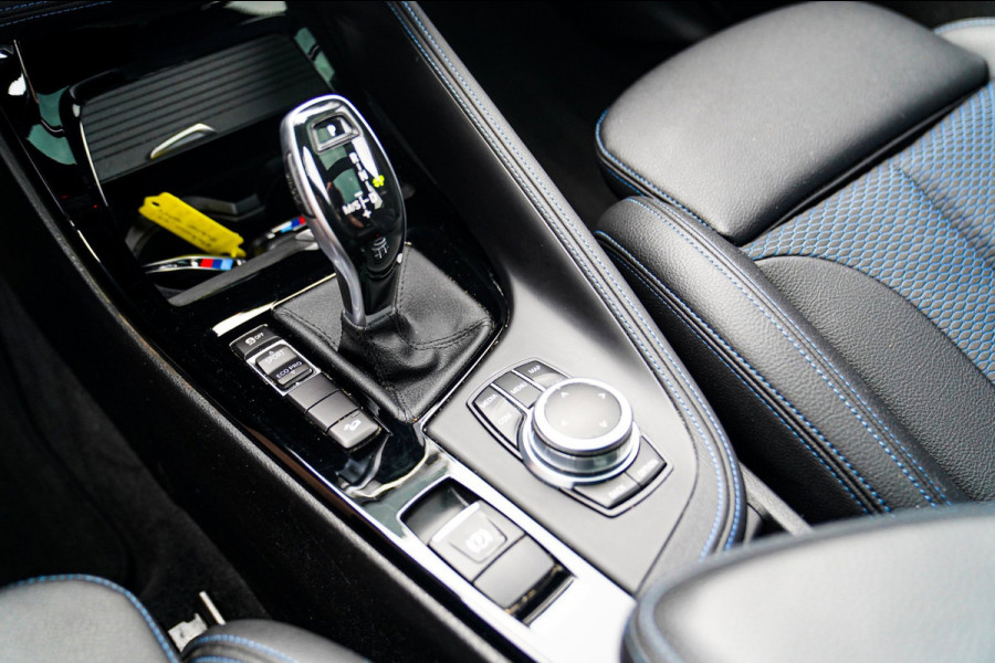 BMW X2 XDrive20i High Executive | Stoelverwarming | Panorama | Head Up Display | M Sport onderstel | M Sport pakket