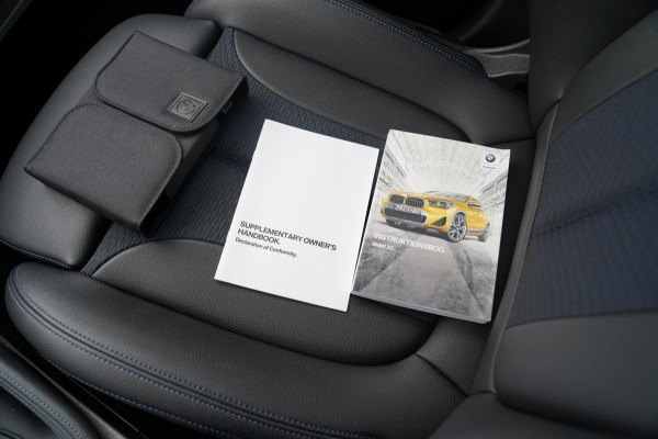 BMW X2 XDrive20i High Executive | Stoelverwarming | Panorama | Head Up Display | M Sport onderstel | M Sport pakket