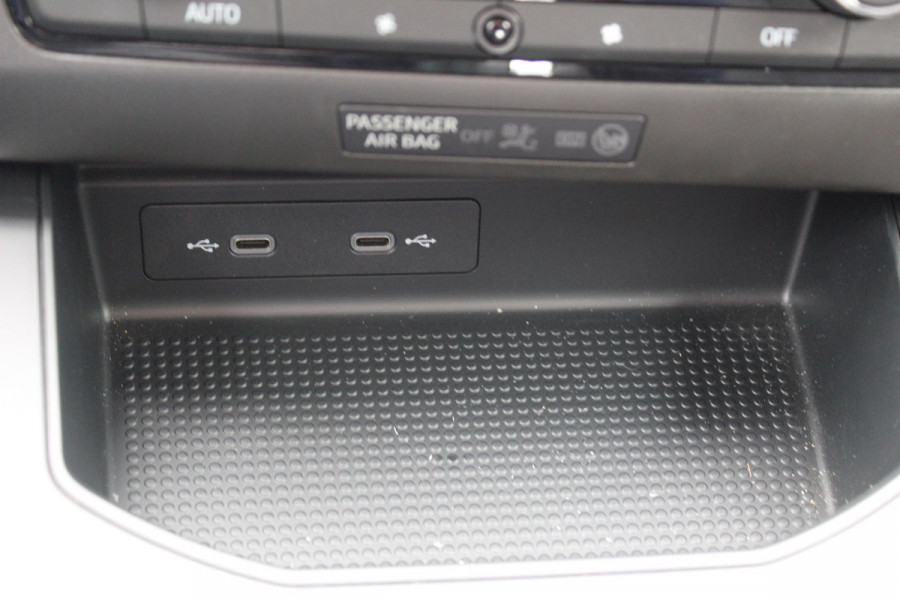 Seat Arona 1.0 TSI FR Limited Edition , Slechts 47107km Climate control , Camera , Trekhaak , Cruise control Dealeronderhouden , parkeersensoren V+A