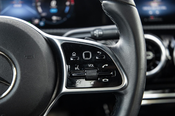 Mercedes-Benz A-Klasse 250 e Business Line CARPLAY / CAMERA / LEER / DEALER ONDERHOUDEN