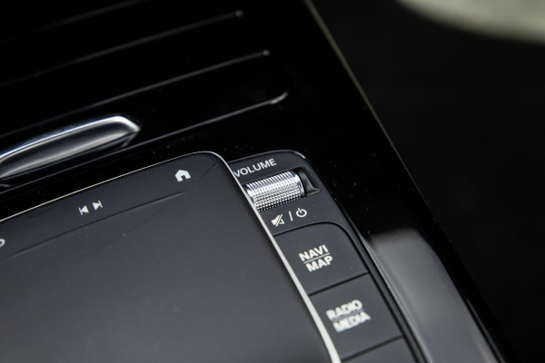 Mercedes-Benz A-Klasse 250 e Business Line CARPLAY / CAMERA / LEER / DEALER ONDERHOUDEN