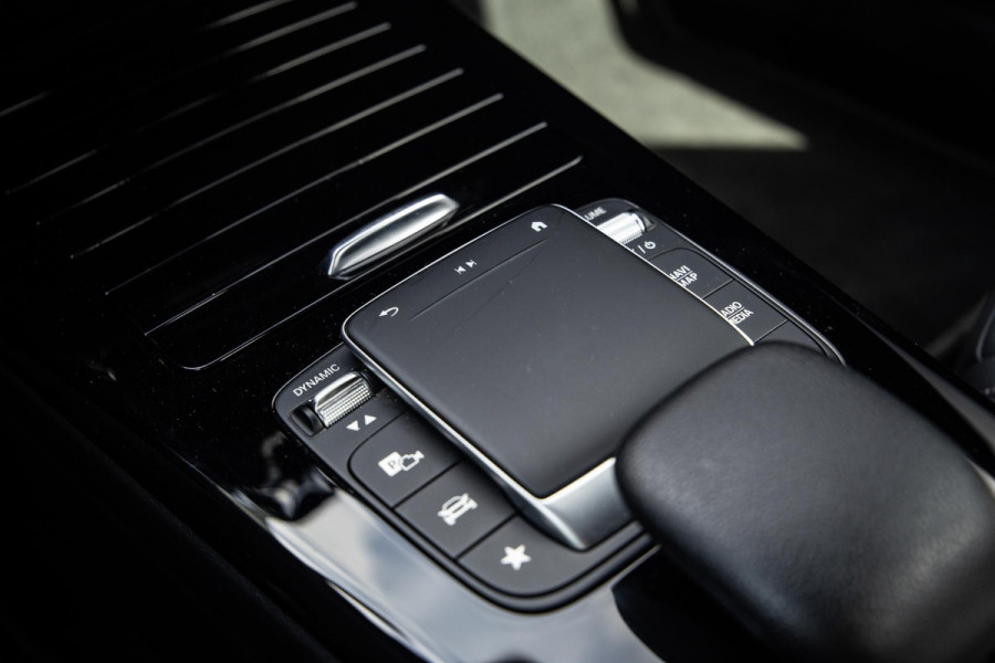 Mercedes-Benz A-Klasse 250 e Business Line CARPLAY / CAMERA / LEER / DEALER ONDERHOUDEN