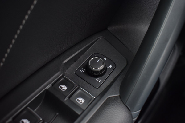 Volkswagen Tiguan 1.4 TSI eHybrid R-Line Black Style | Leer | Camera | Trekhaak