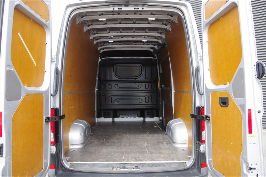 Volkswagen Crafter 35 2.0 TDI L3H3(L2H2) 75 EDITION 177PK AUT. LED, LEDER, TREKHAAK, ERGO ACTIVE GEVEERDE STOEL, STUURVERWARMING, STOELVERWARMING,