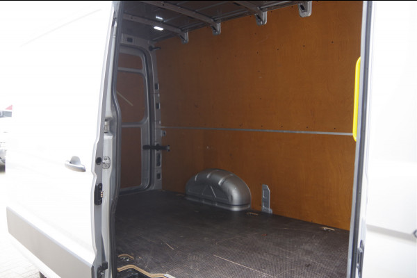 Volkswagen Crafter 35 2.0 TDI L3H3(L2H2) 75 EDITION 177PK AUT. LED, LEDER, TREKHAAK, ERGO ACTIVE GEVEERDE STOEL, STUURVERWARMING, STOELVERWARMING,