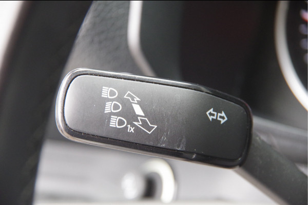 Volkswagen Crafter 35 2.0 TDI L3H3(L2H2) 75 EDITION 177PK AUT. LED, LEDER, TREKHAAK, ERGO ACTIVE GEVEERDE STOEL, STUURVERWARMING, STOELVERWARMING,