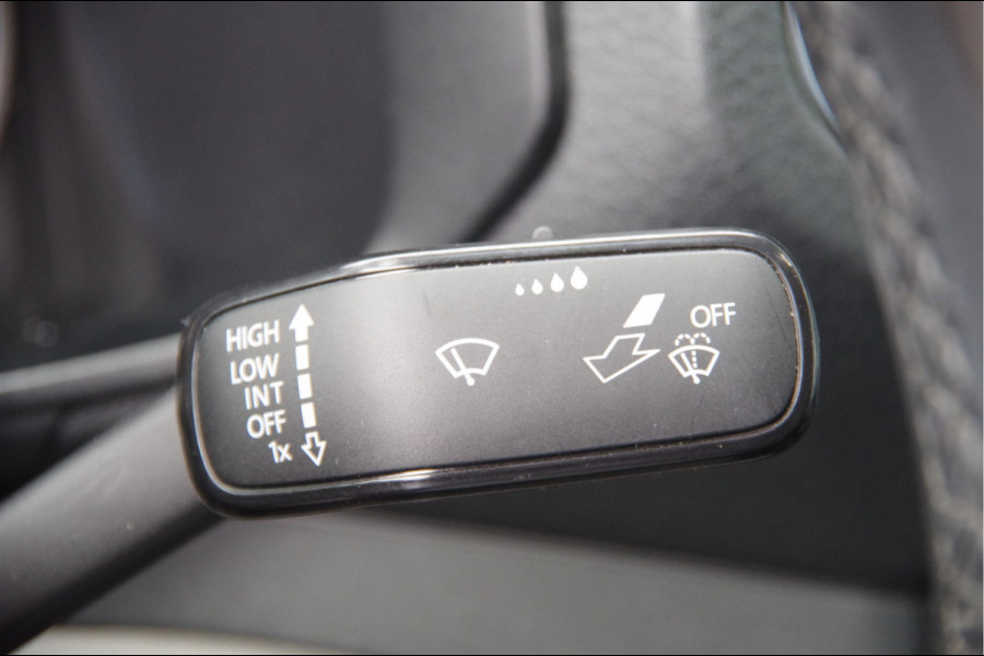 Volkswagen Crafter 35 2.0 TDI L3H3(L2H2) 75 EDITION 177PK AUT. LED, LEDER, TREKHAAK, ERGO ACTIVE GEVEERDE STOEL, STUURVERWARMING, STOELVERWARMING,