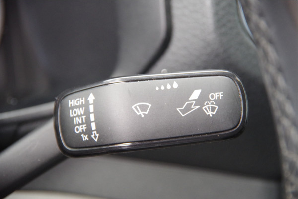 Volkswagen Crafter 35 2.0 TDI L3H3(L2H2) 75 EDITION 177PK AUT. LED, LEDER, TREKHAAK, ERGO ACTIVE GEVEERDE STOEL, STUURVERWARMING, STOELVERWARMING,