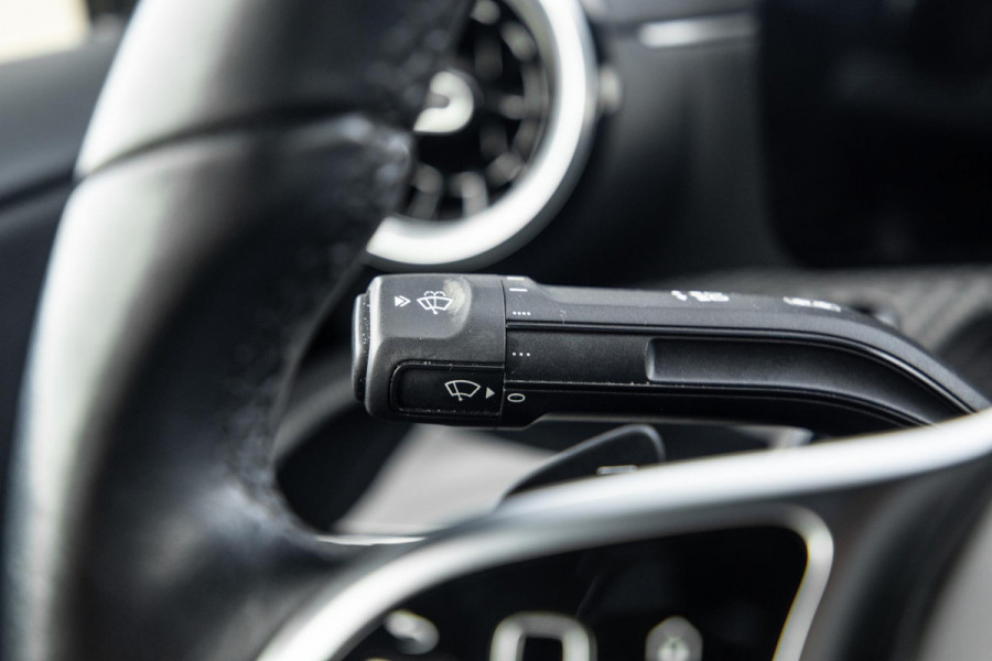 Mercedes-Benz A-Klasse 250 e Business Line CARPLAY / LEER / CAMERA / CRUISE CONTROLE / DEALER ONDERHOUDEN