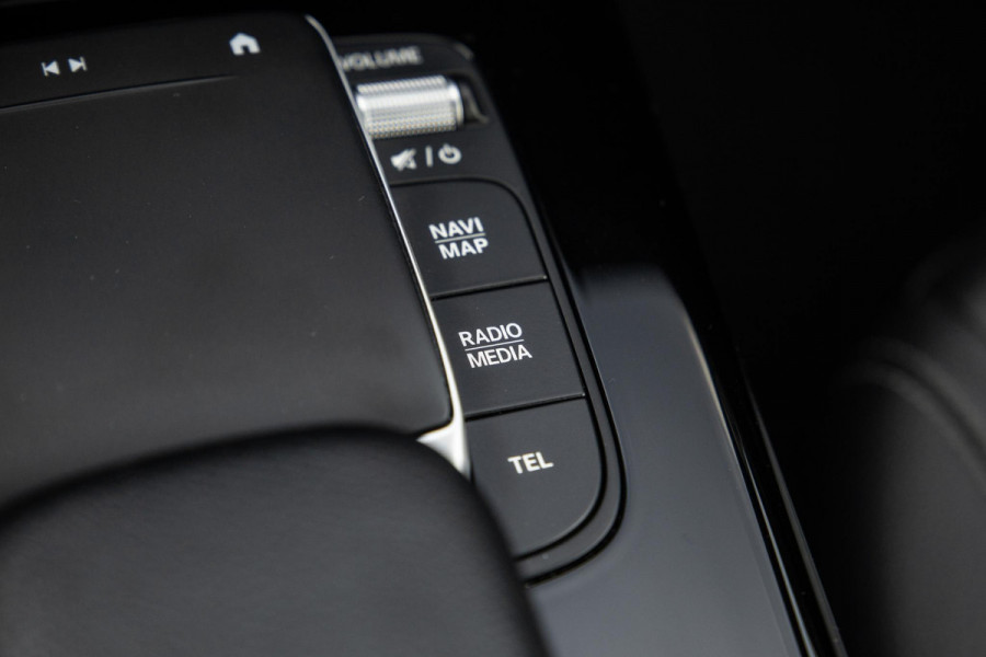 Mercedes-Benz A-Klasse 250 e Business Line CARPLAY / LEER / CAMERA / CRUISE CONTROLE / DEALER ONDERHOUDEN