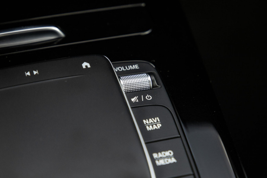 Mercedes-Benz A-Klasse 250 e Business Line CARPLAY / LEER / CAMERA / CRUISE CONTROLE / DEALER ONDERHOUDEN