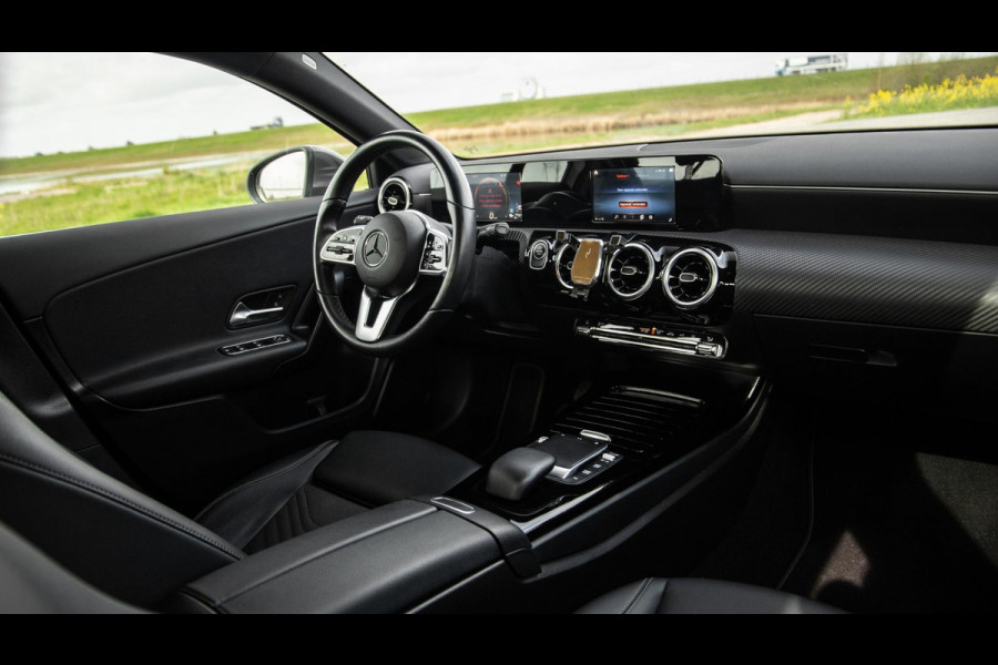 Mercedes-Benz A-Klasse 250 e Business Line CARPLAY / LEER / CAMERA / CRUISE CONTROLE / DEALER ONDERHOUDEN