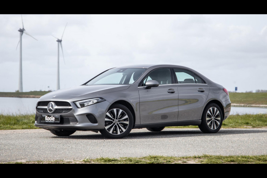 Mercedes-Benz A-Klasse 250 e Business Line CARPLAY / LEER / CAMERA / CRUISE CONTROLE / DEALER ONDERHOUDEN