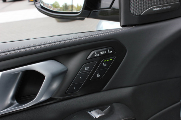 BMW X7 XDrive40d High Executive / HEAD- UP / PANO- DAK / LUCHTVERING / DRIVING ASSISANT / SOFTCLOSE / COMFORT SEATS / ALCANTARA