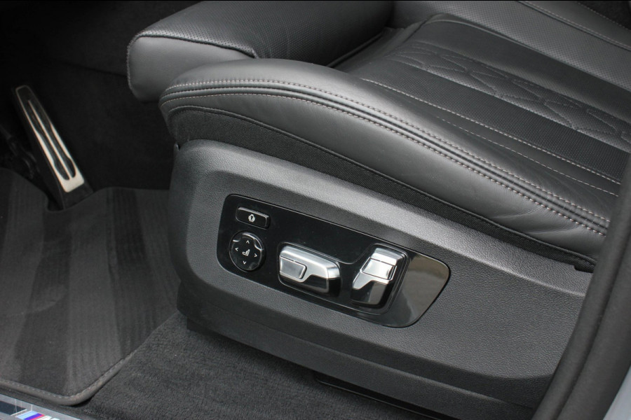 BMW X7 XDrive40d High Executive / HEAD- UP / PANO- DAK / LUCHTVERING / DRIVING ASSISANT / SOFTCLOSE / COMFORT SEATS / ALCANTARA
