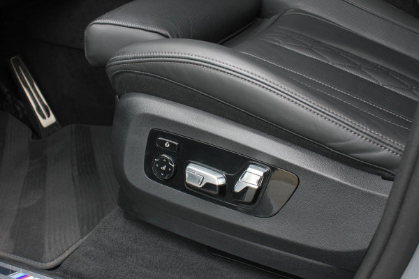 BMW X7 XDrive40d High Executive / HEAD- UP / PANO- DAK / LUCHTVERING / DRIVING ASSISANT / SOFTCLOSE / COMFORT SEATS / ALCANTARA