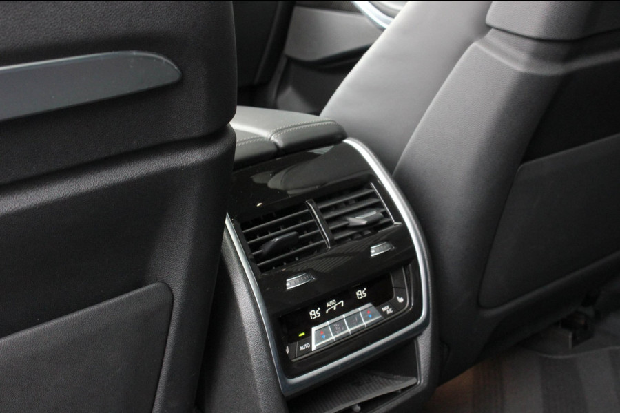 BMW X7 XDrive40d High Executive / HEAD- UP / PANO- DAK / LUCHTVERING / DRIVING ASSISANT / SOFTCLOSE / COMFORT SEATS / ALCANTARA