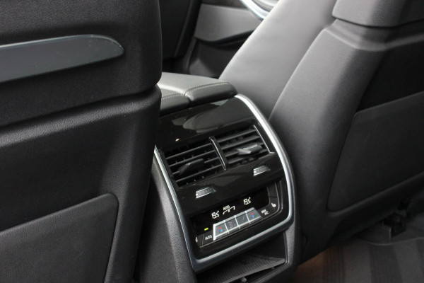 BMW X7 XDrive40d High Executive / HEAD- UP / PANO- DAK / LUCHTVERING / DRIVING ASSISANT / SOFTCLOSE / COMFORT SEATS / ALCANTARA