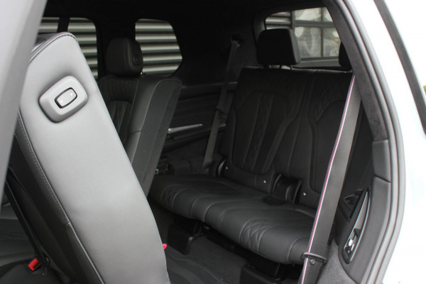 BMW X7 XDrive40d High Executive / HEAD- UP / PANO- DAK / LUCHTVERING / DRIVING ASSISANT / SOFTCLOSE / COMFORT SEATS / ALCANTARA