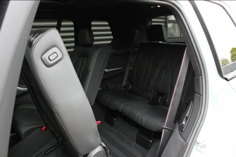 BMW X7 XDrive40d High Executive / HEAD- UP / PANO- DAK / LUCHTVERING / DRIVING ASSISANT / SOFTCLOSE / COMFORT SEATS / ALCANTARA