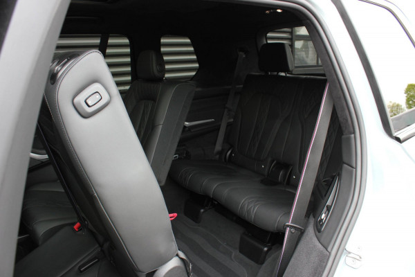 BMW X7 XDrive40d High Executive / HEAD- UP / PANO- DAK / LUCHTVERING / DRIVING ASSISANT / SOFTCLOSE / COMFORT SEATS / ALCANTARA