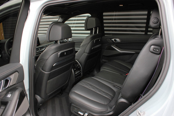 BMW X7 XDrive40d High Executive / HEAD- UP / PANO- DAK / LUCHTVERING / DRIVING ASSISANT / SOFTCLOSE / COMFORT SEATS / ALCANTARA