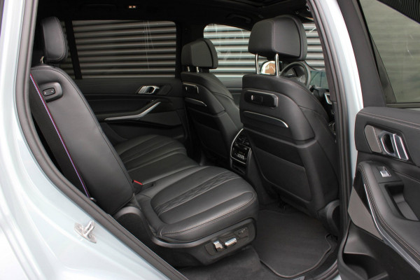 BMW X7 XDrive40d High Executive / HEAD- UP / PANO- DAK / LUCHTVERING / DRIVING ASSISANT / SOFTCLOSE / COMFORT SEATS / ALCANTARA