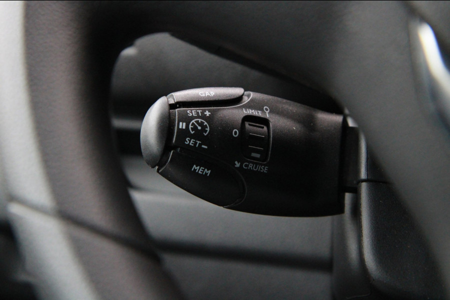 Peugeot Expert 2.0 BlueHDI 180PK automaat / DC 6 prs / Trekhaak / Camera / Dubbel Cabine