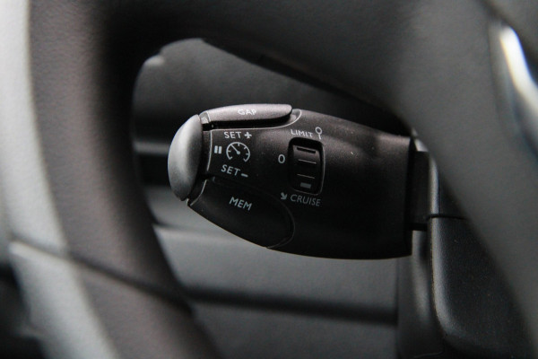 Peugeot Expert 2.0 BlueHDI 180PK automaat / DC 6 prs / Trekhaak / Camera / Dubbel Cabine