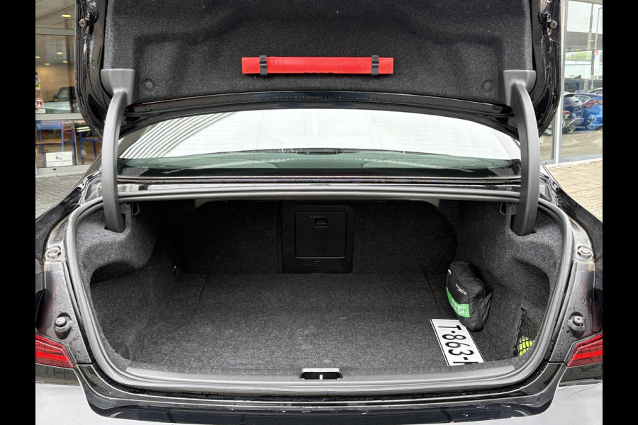 Volvo S60 2.0 B3 R-Design | Wegklapbare Trekhaak | Leder | Memory Seat | Clima | Navi |