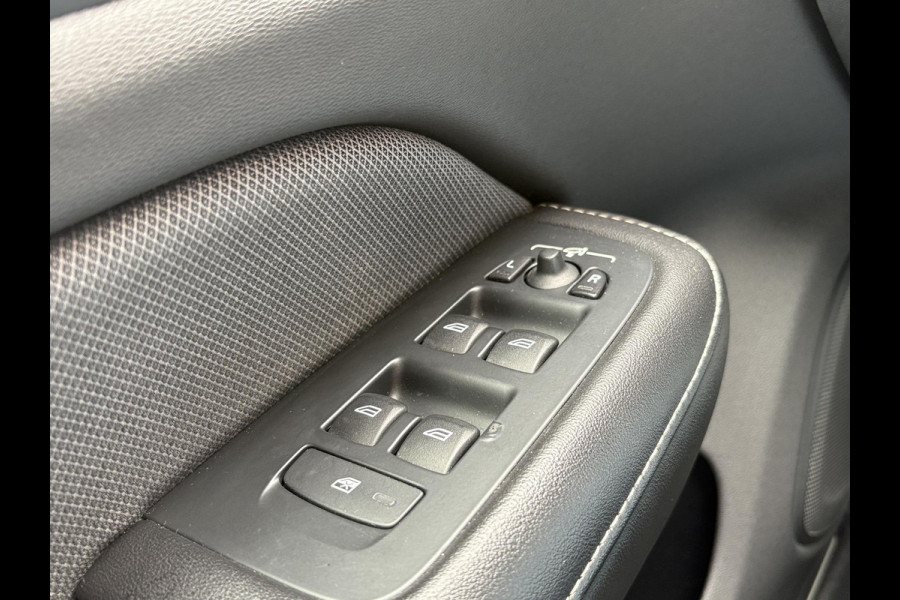 Volvo S60 2.0 B3 R-Design | Wegklapbare Trekhaak | Leder | Memory Seat | Clima | Navi |