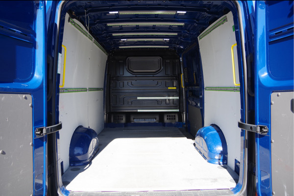 Volkswagen Crafter 35 2.0 TDI L3H2(L2H1) 177PK AUT. 3-ZITS, LED, CAMERA, STANDKACHEL, NAVI, CRUISE, AIRCO, MF STUURWIEL, PARKEERSENSOREN