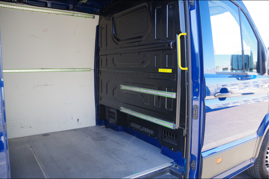 Volkswagen Crafter 35 2.0 TDI L3H2(L2H1) 177PK AUT. 3-ZITS, LED, CAMERA, STANDKACHEL, NAVI, CRUISE, AIRCO, MF STUURWIEL, PARKEERSENSOREN
