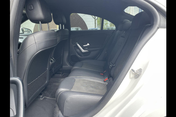 Mercedes-Benz CLA-Klasse 180 Business Solution AUT| STOELVERWARMING| SFEERVERLICHTING| ACHTERUITRIJCAMERA| 56.000KM!! | RIJKLAARPRIJS INCL. 12 MND BOVAG GARANTIE