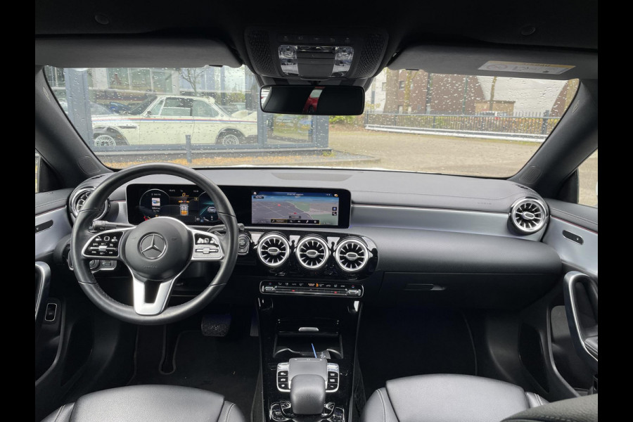 Mercedes-Benz CLA-Klasse 180 Business Solution AUT| STOELVERWARMING| SFEERVERLICHTING| ACHTERUITRIJCAMERA| 56.000KM!! | RIJKLAARPRIJS INCL. 12 MND BOVAG GARANTIE
