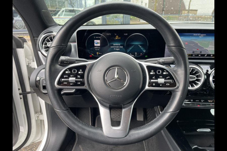 Mercedes-Benz CLA-Klasse 180 Business Solution AUT| STOELVERWARMING| SFEERVERLICHTING| ACHTERUITRIJCAMERA| 56.000KM!! | RIJKLAARPRIJS INCL. 12 MND BOVAG GARANTIE