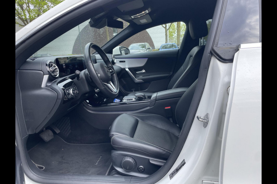 Mercedes-Benz CLA-Klasse 180 Business Solution AUT| STOELVERWARMING| SFEERVERLICHTING| ACHTERUITRIJCAMERA| 56.000KM!! | RIJKLAARPRIJS INCL. 12 MND BOVAG GARANTIE