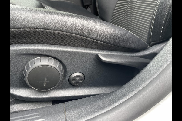 Mercedes-Benz CLA-Klasse 180 Business Solution AUT| STOELVERWARMING| SFEERVERLICHTING| ACHTERUITRIJCAMERA| 56.000KM!! | RIJKLAARPRIJS INCL. 12 MND BOVAG GARANTIE
