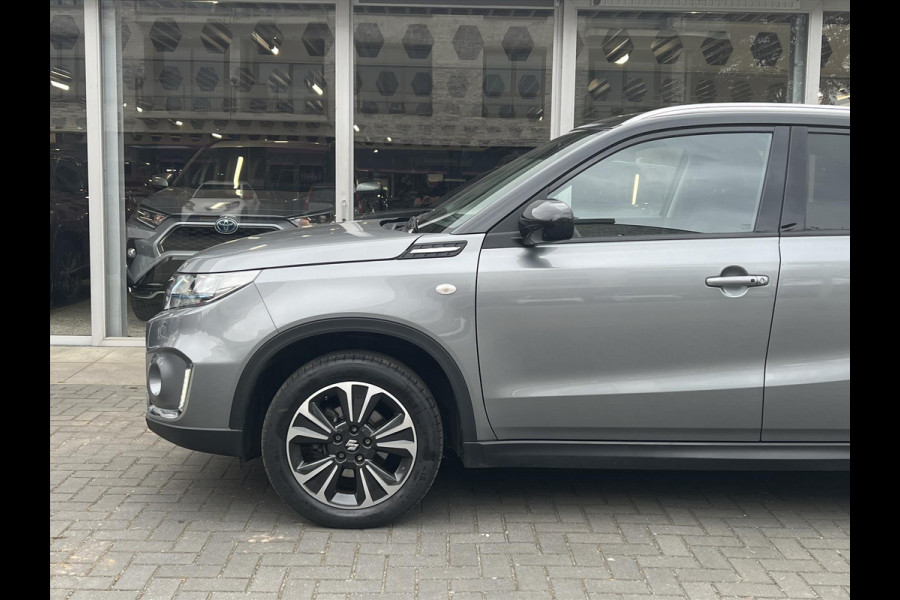 Suzuki Vitara 1.5 Hybrid Automaat Select Bi-Tone | Eerste eigenaar, Trekhaak, Dodehoekherkenning, Stoelverwarming, 17 inch, LED