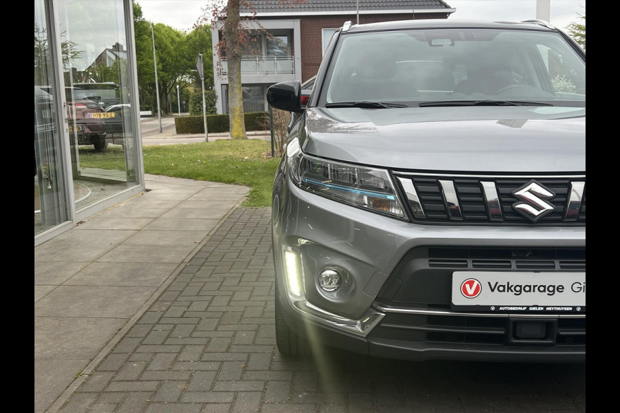 Suzuki Vitara 1.5 Hybrid Automaat Select Bi-Tone | Eerste eigenaar, Trekhaak, Dodehoekherkenning, Stoelverwarming, 17 inch, LED