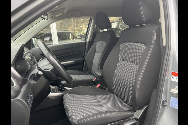 Suzuki Vitara 1.5 Hybrid Automaat Select Bi-Tone | Eerste eigenaar, Trekhaak, Dodehoekherkenning, Stoelverwarming, 17 inch, LED
