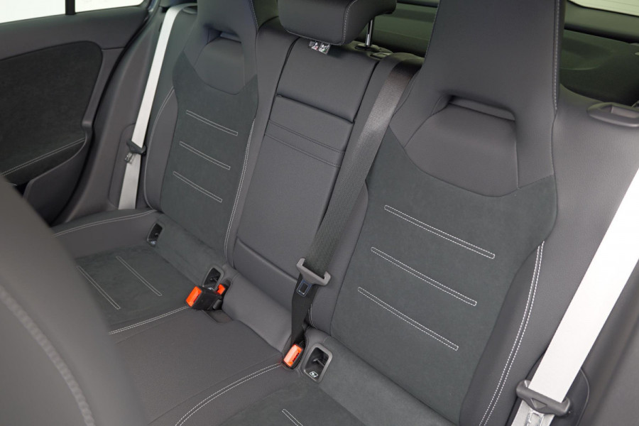 Mercedes-Benz A-Klasse A250e AMG Line |Pano|Memory|Burmester|HUD|