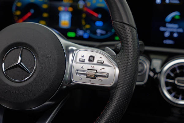 Mercedes-Benz A-Klasse A250e AMG Line |Pano|Ambient|Camera|